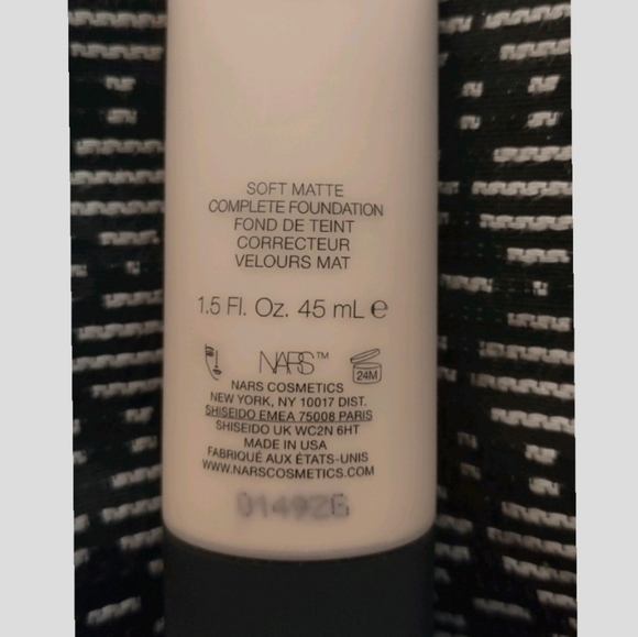 NARS Soft Matte Complete Foundation Bundle - Picture 9 of 15